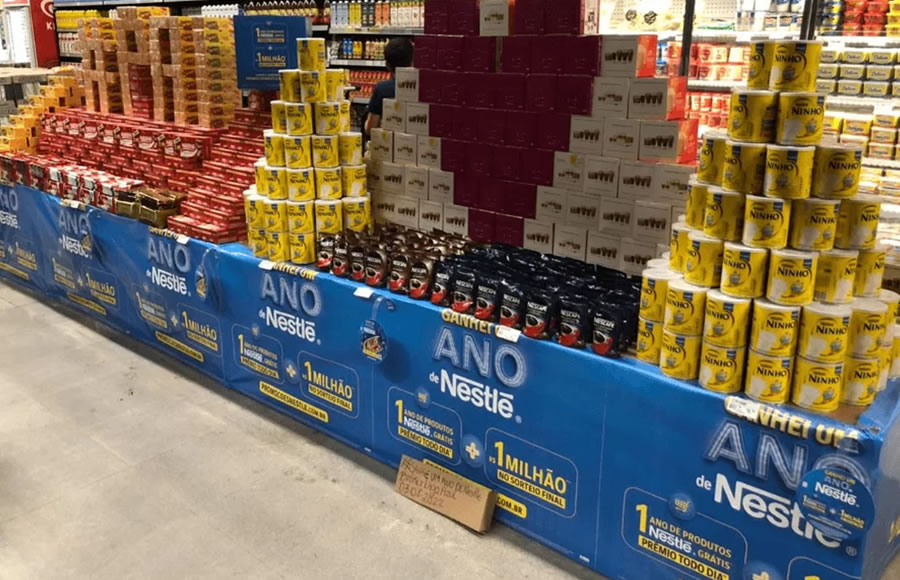 Equipe e operação Lago Azul no ponto de venda